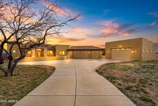 8585 S PALISADES Drive, Hereford, AZ 85615