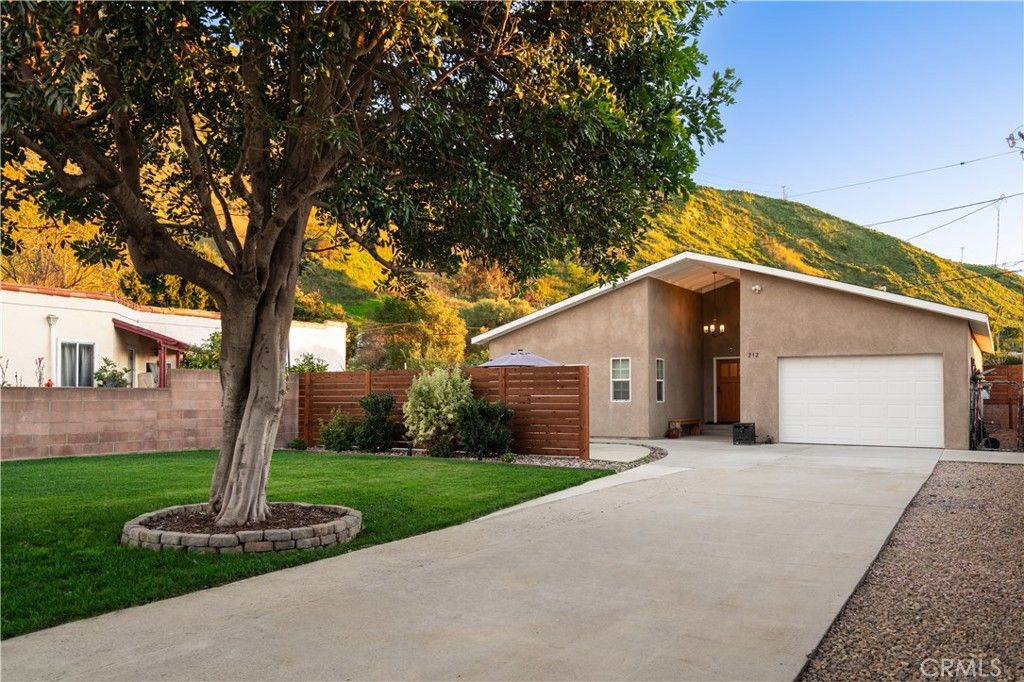 Image 1 of property listing at 212 E Barnett Street, Ventura, CA 93001