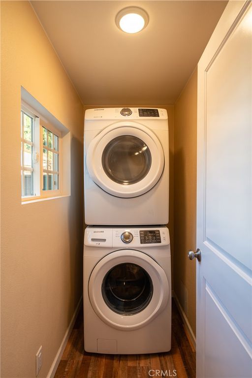 Image 14 of property listing at 212 E Barnett Street, Ventura, CA 93001