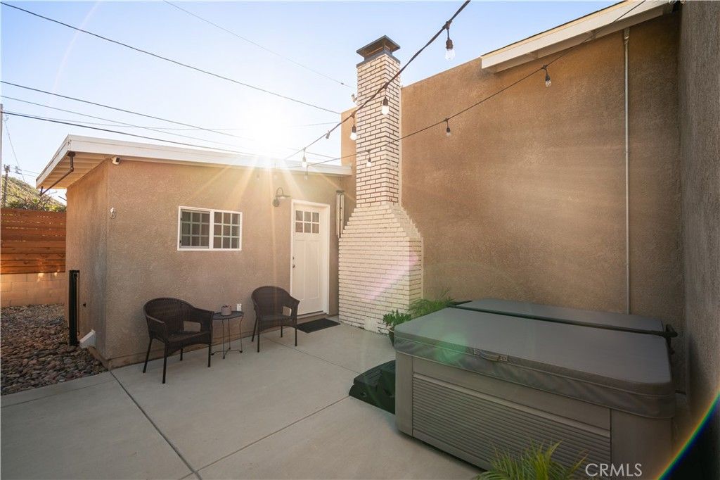 Image 15 of property listing at 212 E Barnett Street, Ventura, CA 93001