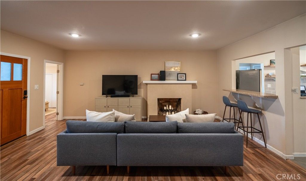 Image 3 of property listing at 212 E Barnett Street, Ventura, CA 93001