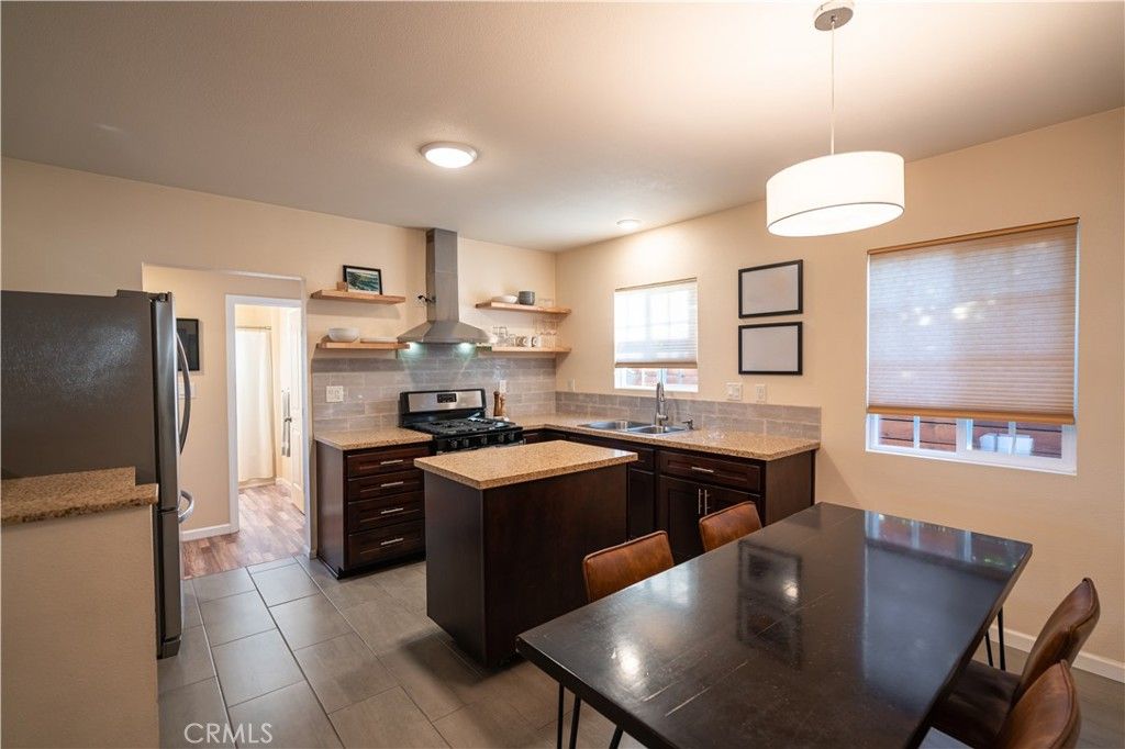 Image 5 of property listing at 212 E Barnett Street, Ventura, CA 93001