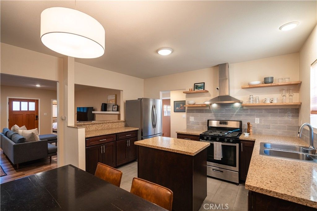 Image 6 of property listing at 212 E Barnett Street, Ventura, CA 93001