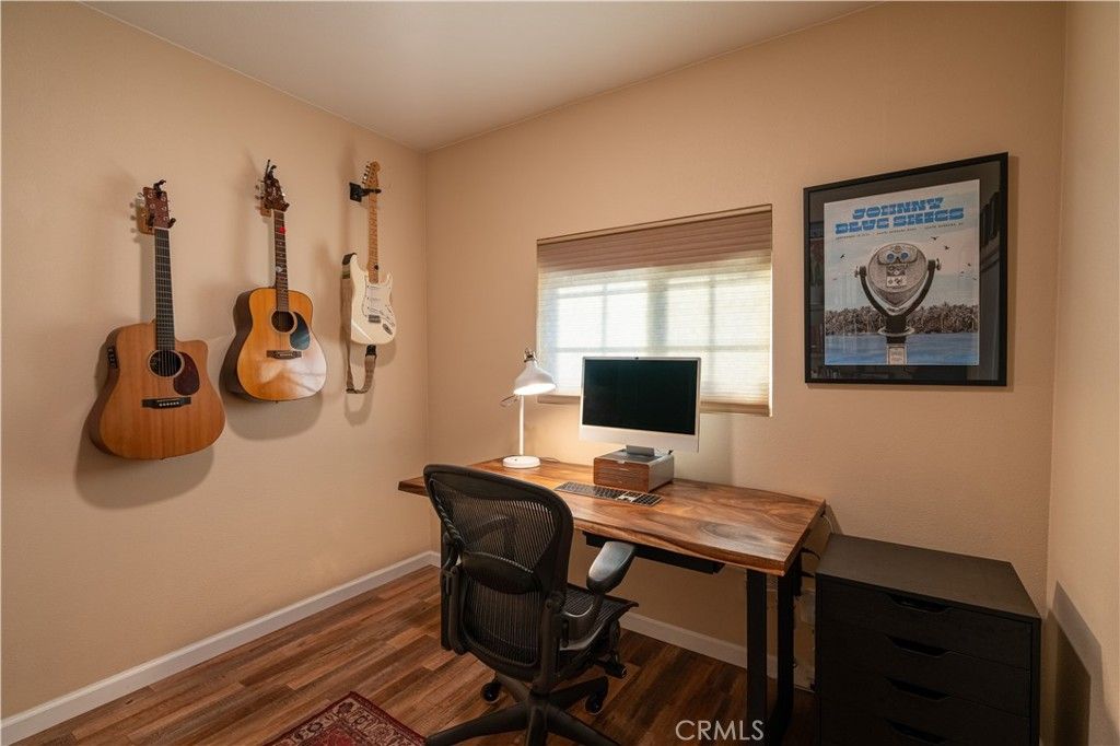 Image 7 of property listing at 212 E Barnett Street, Ventura, CA 93001