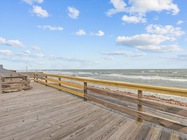 510 Beach Drive, Surfside Beach, TX 77541