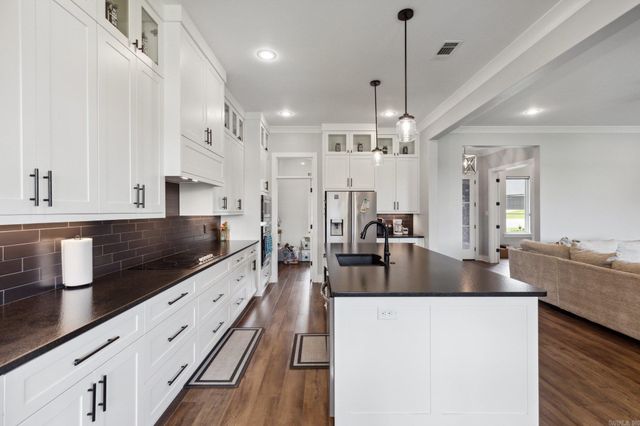 5015 Castaway Bay, Benton, AR 72019