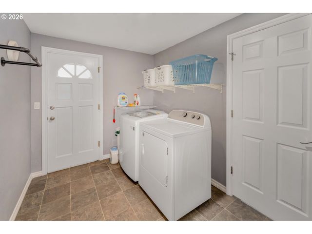 555 66TH St, Springfield, OR 97478