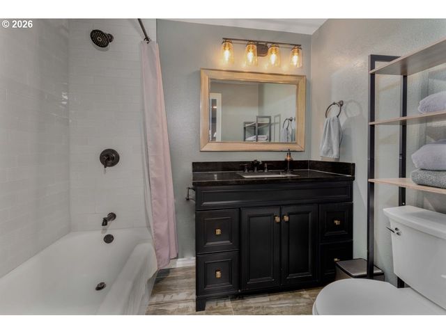 555 66TH St, Springfield, OR 97478