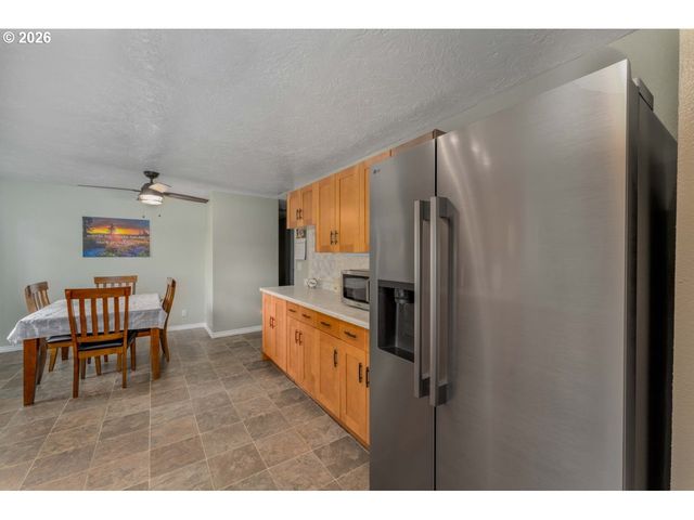 555 66TH St, Springfield, OR 97478