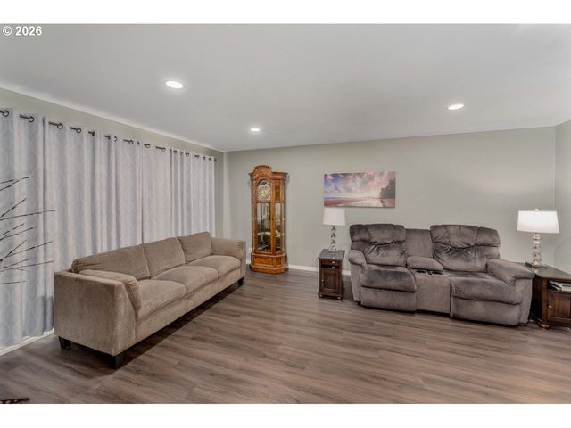 555 66TH St, Springfield, OR 97478