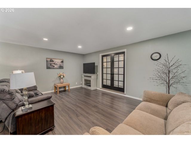 555 66TH St, Springfield, OR 97478