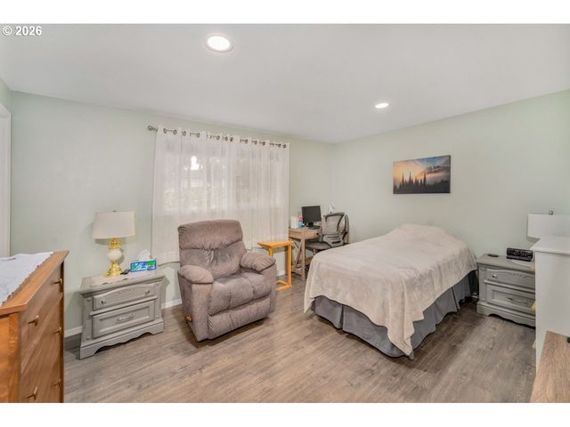 555 66TH St, Springfield, OR 97478