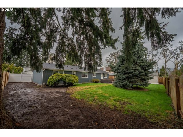 555 66TH St, Springfield, OR 97478