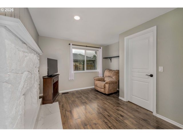 555 66TH St, Springfield, OR 97478