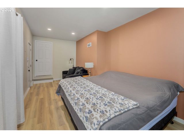 555 66TH St, Springfield, OR 97478