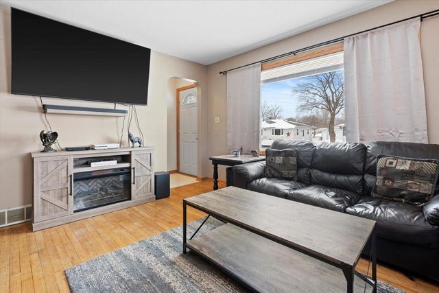 915 Carol STREET, Watertown, WI 53094