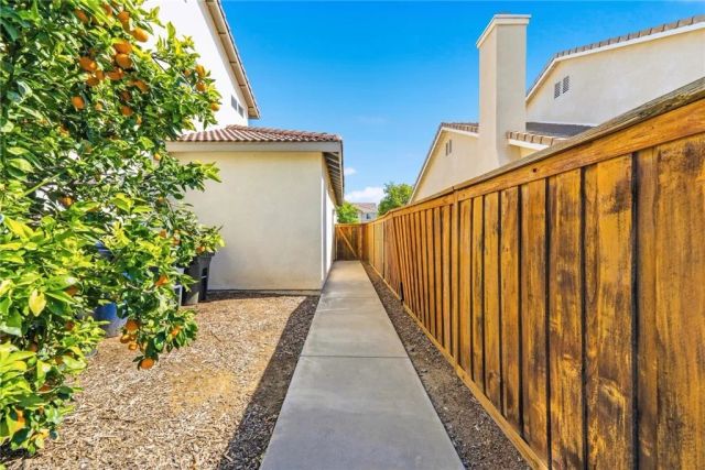 1663 Naranjo Court, Redlands, CA 92374