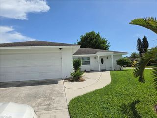 1300 SE 31st TER, Cape Coral, FL 33904