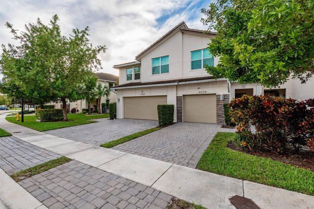 4339 Lago Dr 4339, Pompano Beach, FL 33064