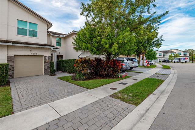 4339 Lago Dr 4339, Pompano Beach, FL 33064