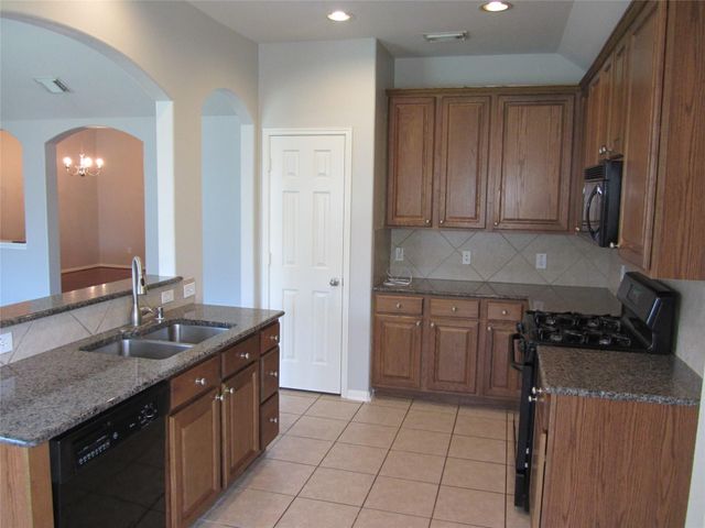 9302 Lakeway View Lane, Humble, TX 77396
