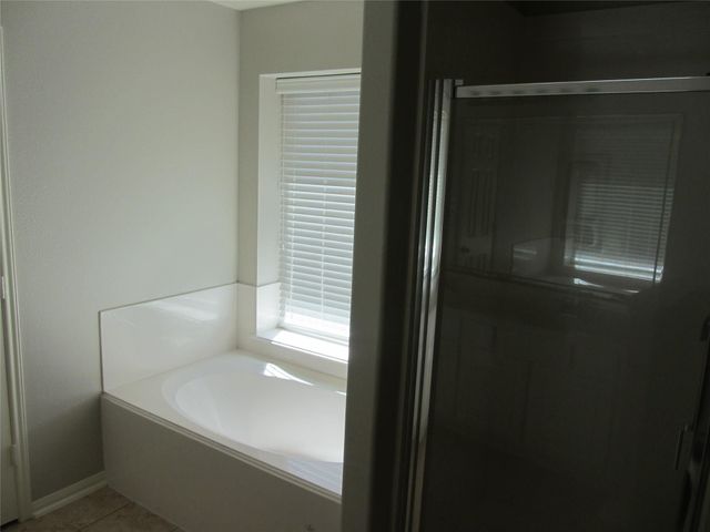 9302 Lakeway View Lane, Humble, TX 77396