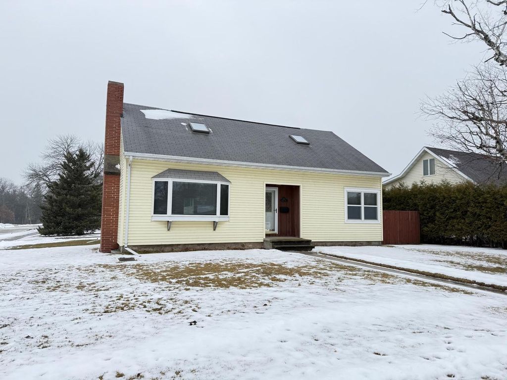 3502 Parkway BOULEVARD, Two Rivers, WI 54241