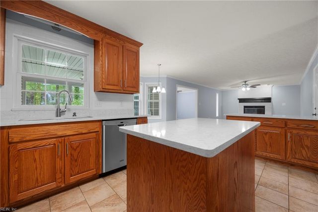 105 Willards WAY, Yorktown, VA 23693