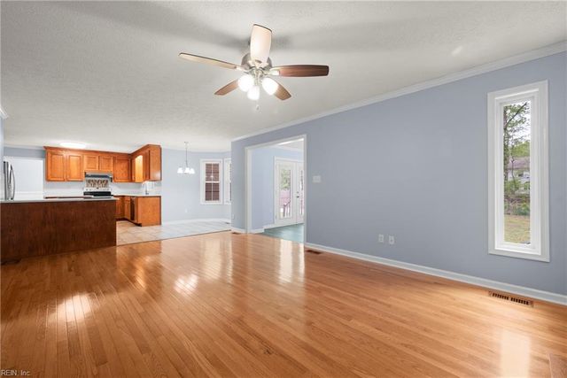 105 Willards WAY, Yorktown, VA 23693