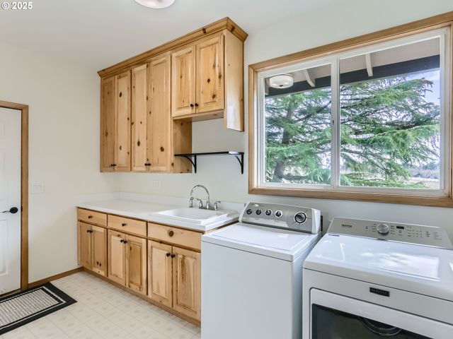 15901 Sw BELL Rd, Sherwood, OR 97140