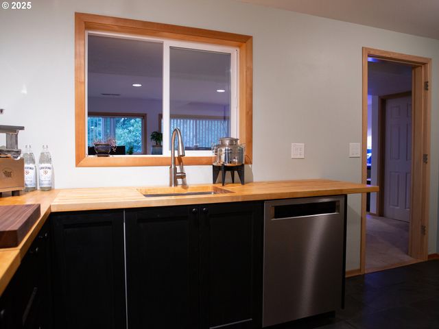 15901 Sw BELL Rd, Sherwood, OR 97140