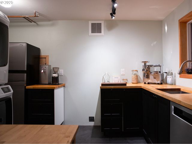 15901 Sw BELL Rd, Sherwood, OR 97140