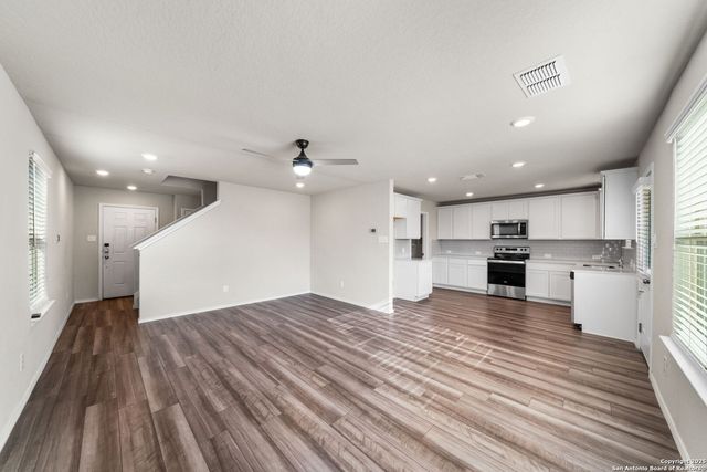 10906 LOCKHEED DR, Converse, TX 78109
