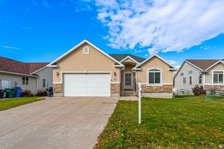 27 W SPRING CREEK PKWY, Providence, UT 84332