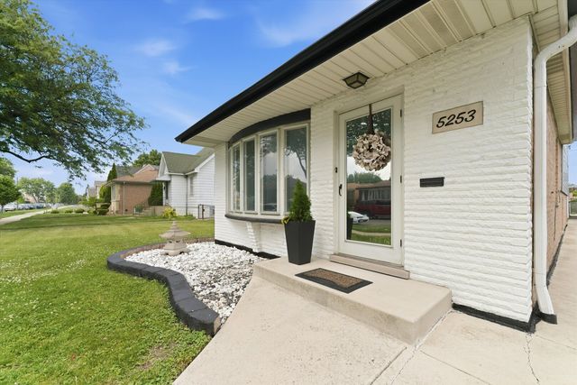 5253 S Moody Avenue, Chicago, IL 60638