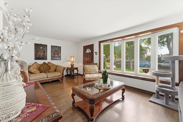 5253 S Moody Avenue, Chicago, IL 60638