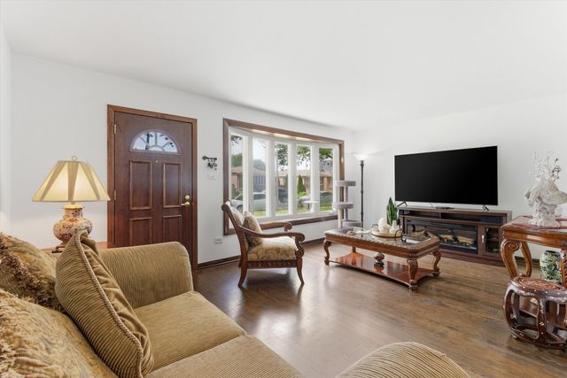 5253 S Moody Avenue, Chicago, IL 60638