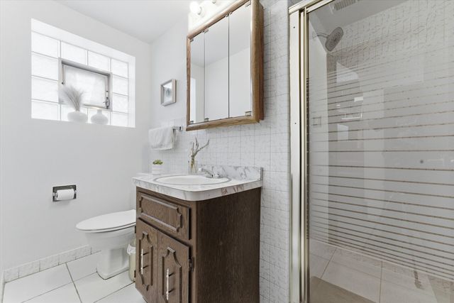 5253 S Moody Avenue, Chicago, IL 60638