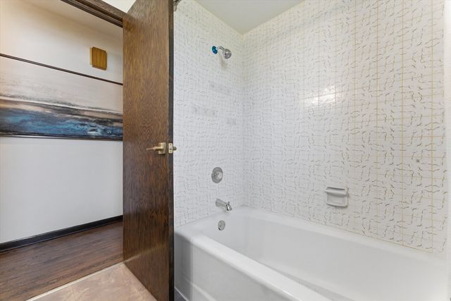 5253 S Moody Avenue, Chicago, IL 60638