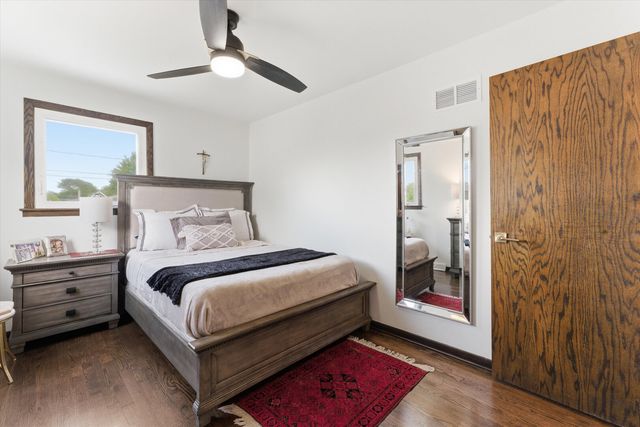 5253 S Moody Avenue, Chicago, IL 60638