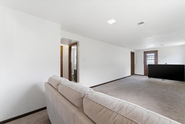 5253 S Moody Avenue, Chicago, IL 60638