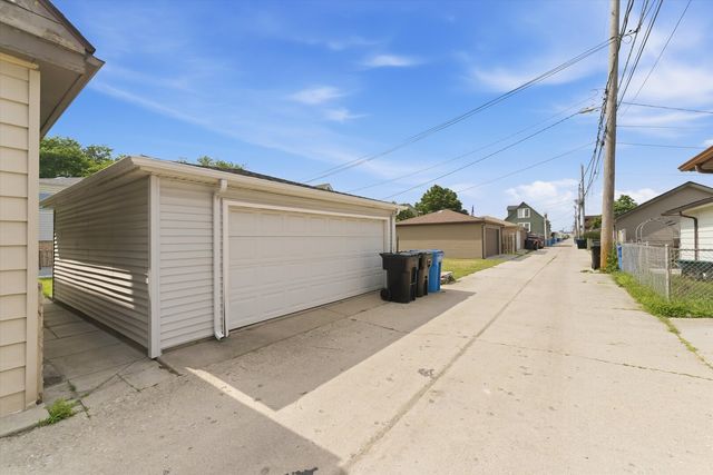 5253 S Moody Avenue, Chicago, IL 60638