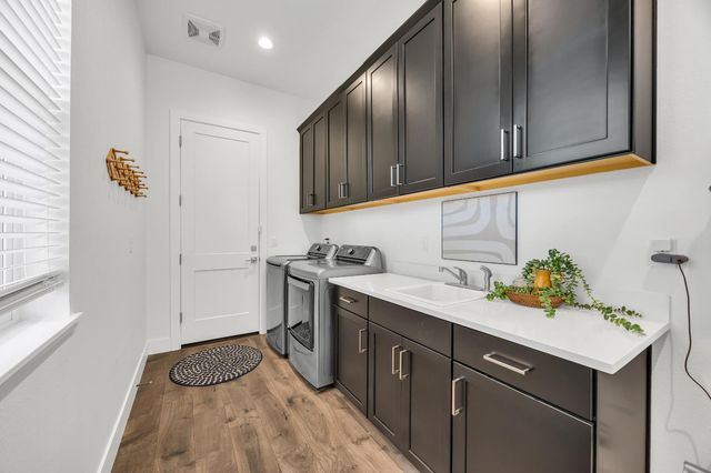 8725 Morgan Creek Ln, Roseville, CA 95747