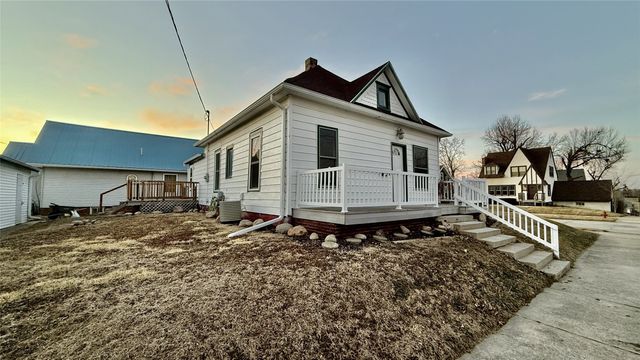 12 N 12th Street, Marshalltown, IA 50158