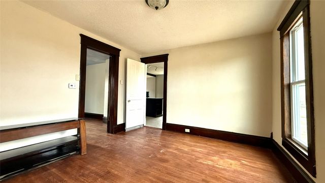 12 N 12th Street, Marshalltown, IA 50158