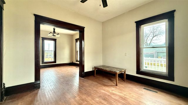 12 N 12th Street, Marshalltown, IA 50158