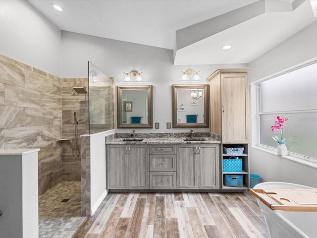 5235 POND VIEW COURT, Zephyrhills, FL 33541