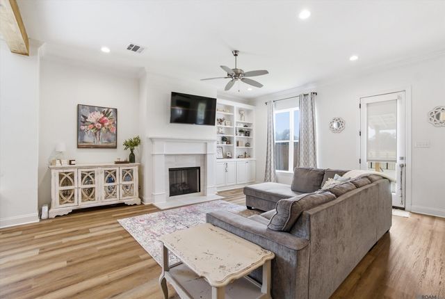 13068 Elissa Ln, Baton Rouge, LA 70818