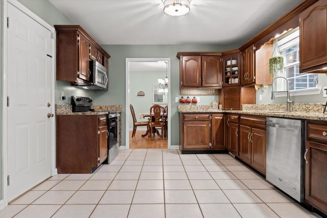 1011 Clift Cave Drive, Soddy Daisy, TN 37379