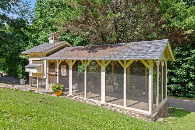 1011 Clift Cave Drive, Soddy Daisy, TN 37379
